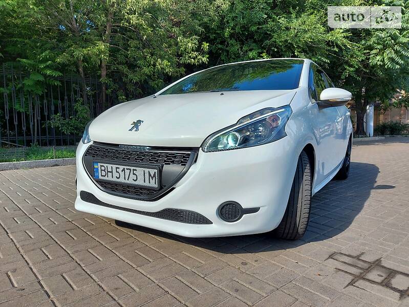 Хэтчбек Peugeot 208 2013 в Одессе