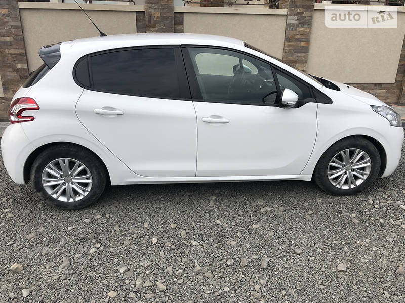Хетчбек Peugeot 208 2014 в Ужгороді фото Хетчбек Peugeot 208 2014 в Ужгороді