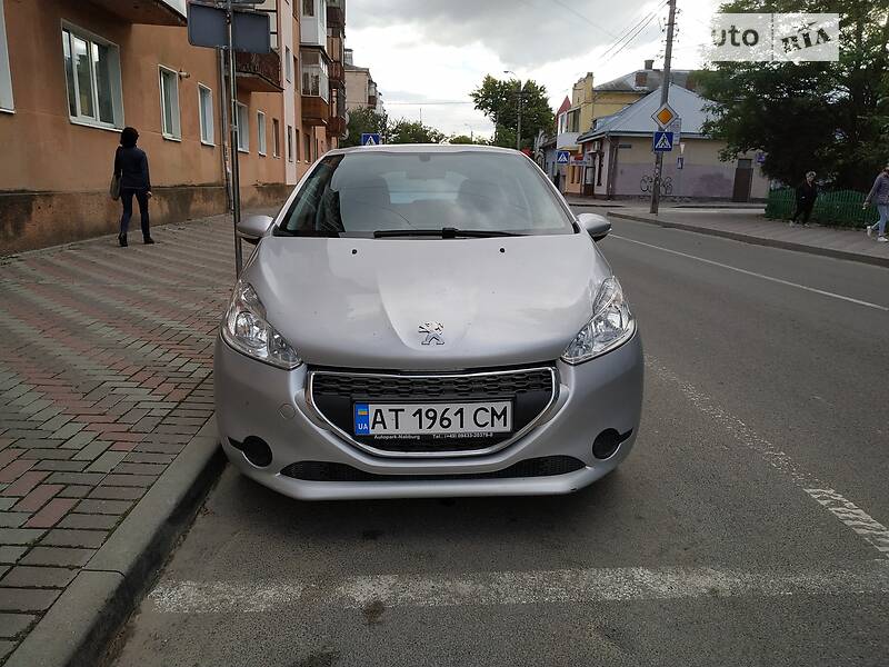 Хэтчбек Peugeot 208 2014 в Ивано-Франковске