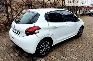 Хэтчбек Peugeot 208 2015 в Киеве