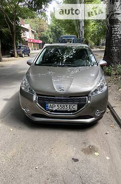 Хэтчбек Peugeot 208 2013 в Каменец-Подольском