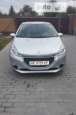 Хэтчбек Peugeot 208 2013 в Днепре