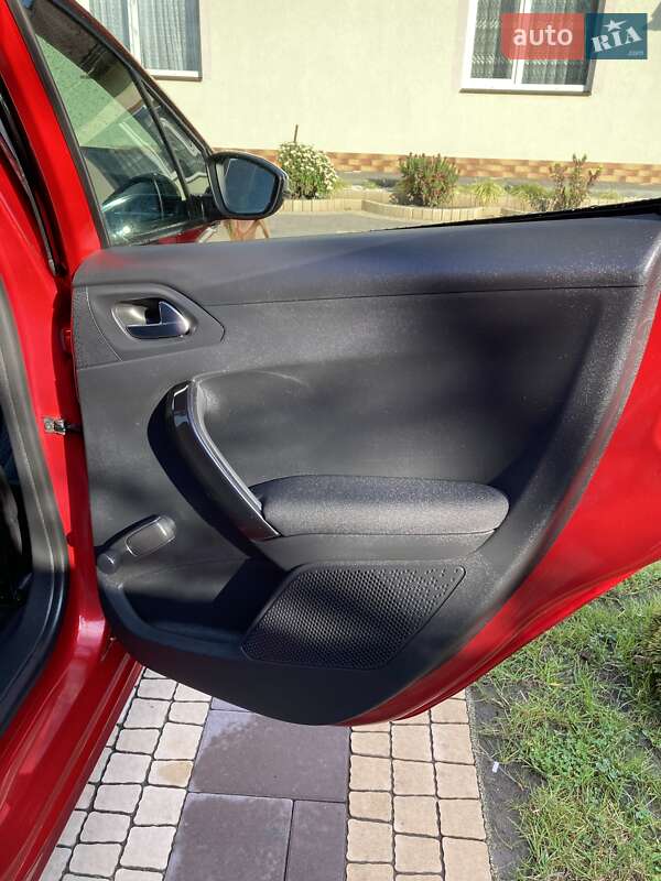 Хетчбек Peugeot 208 2019 в Снятині