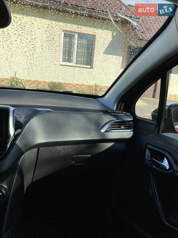 Хетчбек Peugeot 208 2019 в Снятині