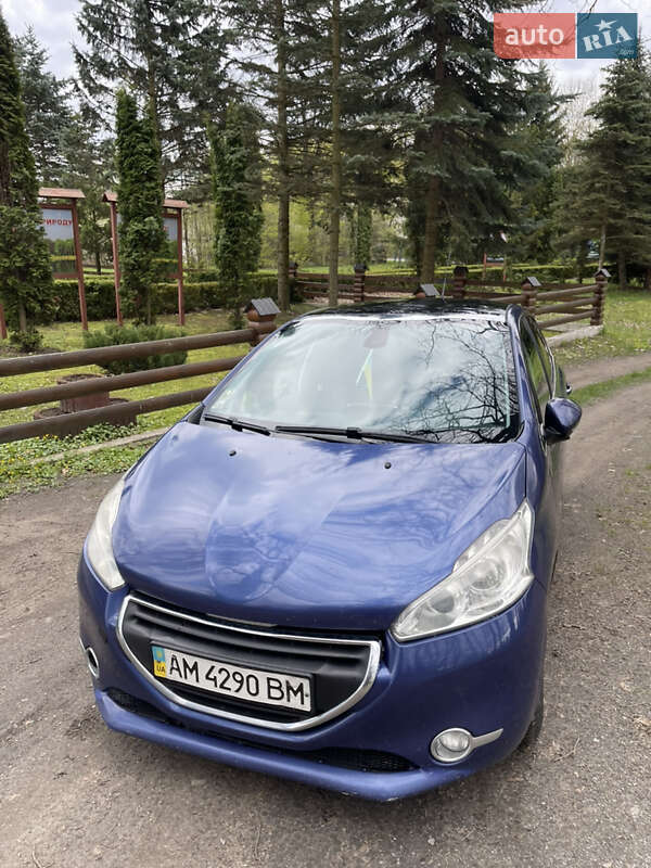 Хетчбек Peugeot 208 2013 в Баранівці