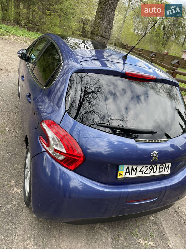 Хетчбек Peugeot 208 2013 в Баранівці