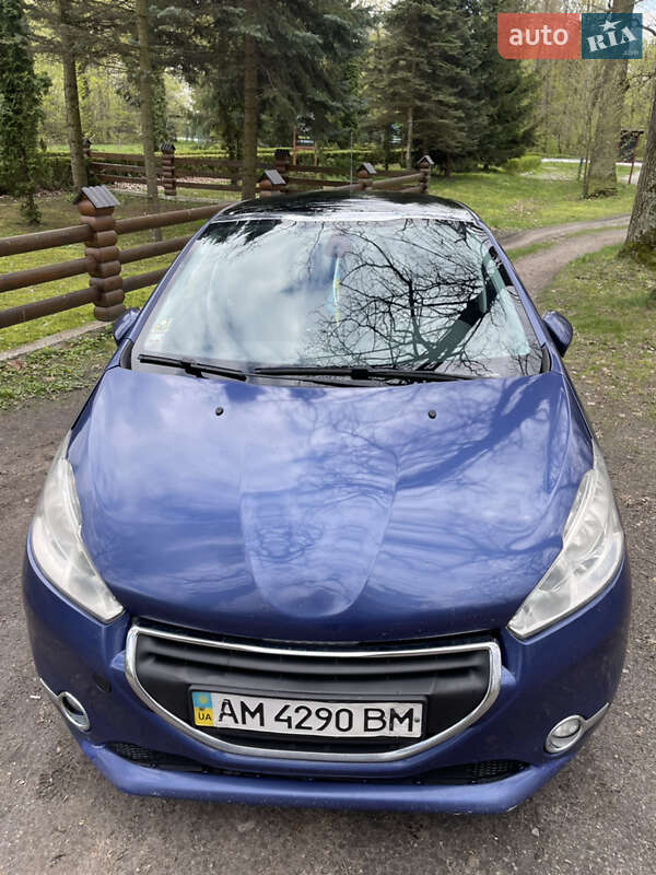Хетчбек Peugeot 208 2013 в Баранівці