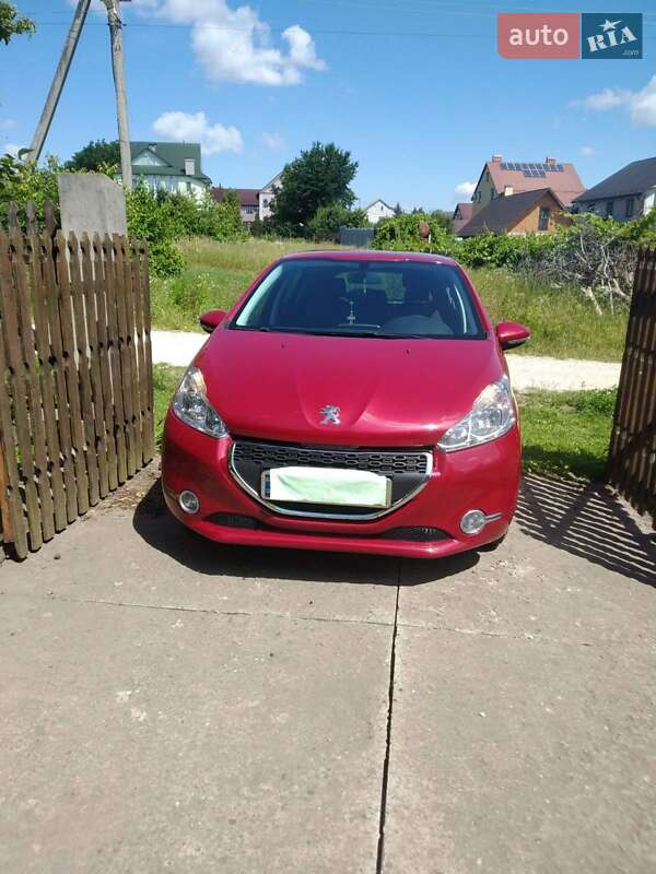 Хетчбек Peugeot 208 2014 в Хмельницькому