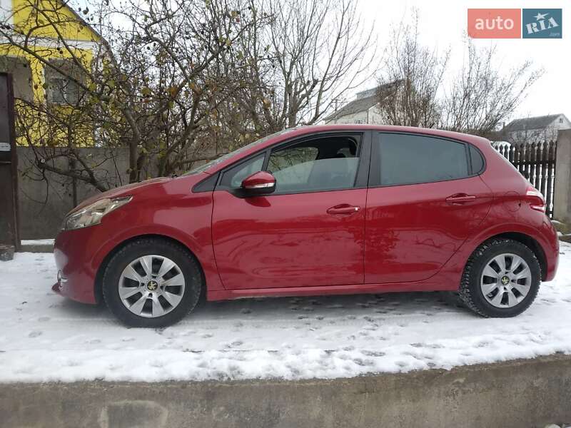 Хетчбек Peugeot 208 2014 в Хмельницькому