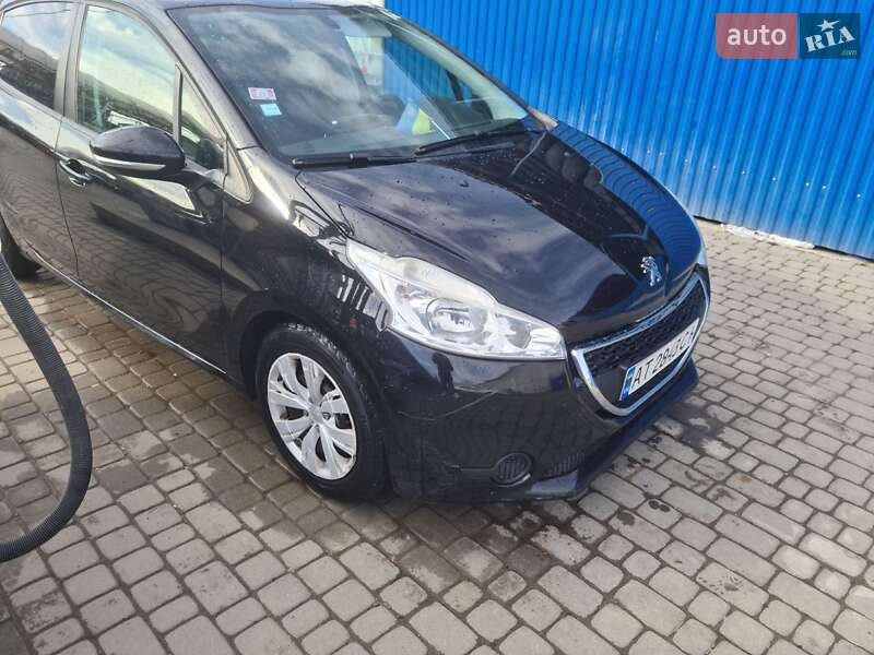 Хэтчбек Peugeot 208 2013 в Ивано-Франковске