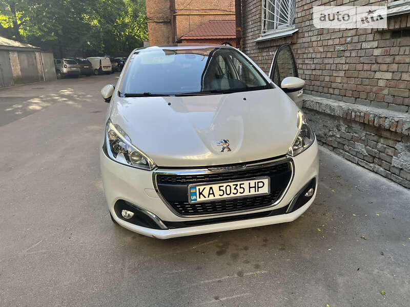 Хэтчбек Peugeot 208 2017 в Киеве