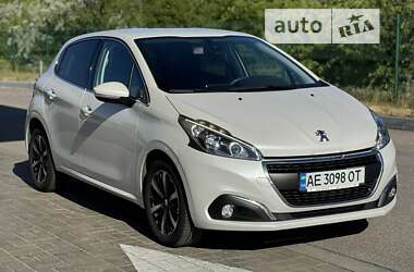 Хэтчбек Peugeot 208 2016 в Днепре