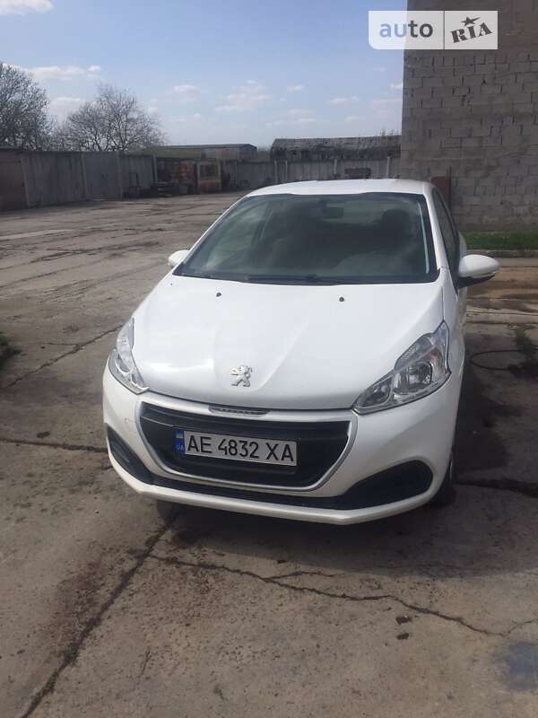 Хэтчбек Peugeot 208 2016 в Днепре