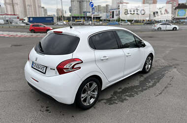 Хэтчбек Peugeot 208 2013 в Киеве