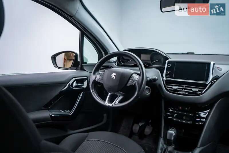Хетчбек Peugeot 208 2018 в Чернігові
