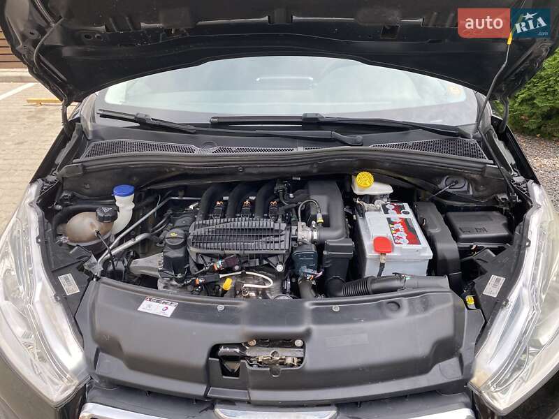 Хетчбек Peugeot 208 2012 в Черкасах