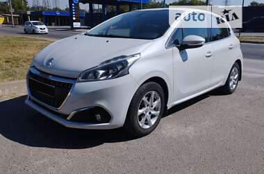 Хетчбек Peugeot 208 2016 в Запоріжжі