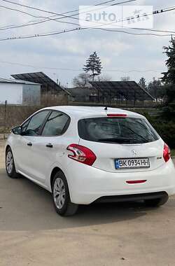 Хэтчбек Peugeot 208 2013 в Теофиполе