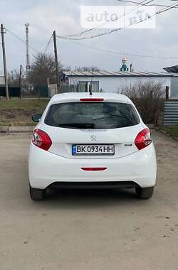 Хэтчбек Peugeot 208 2013 в Теофиполе