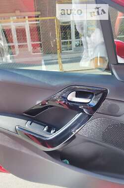 Хэтчбек Peugeot 208 2015 в 