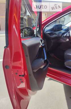 Хэтчбек Peugeot 208 2015 в 