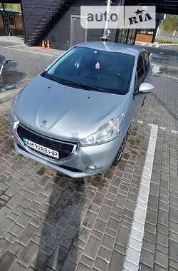 Хетчбек Peugeot 208 2015 в Звягелі