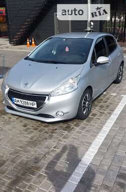 Хетчбек Peugeot 208 2015 в Звягелі