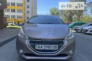 Хетчбек Peugeot 208 2013 в Києві