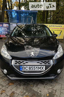 Хетчбек Peugeot 208 2012 в Долині