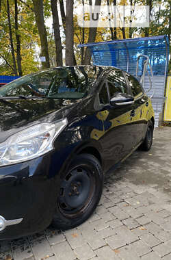 Хетчбек Peugeot 208 2012 в Долині