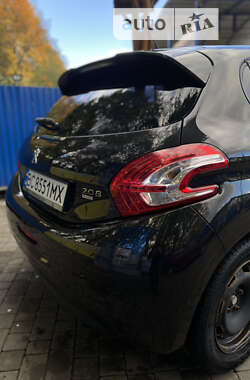 Хетчбек Peugeot 208 2012 в Долині