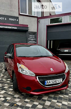 Хетчбек Peugeot 208 2014 в Києві