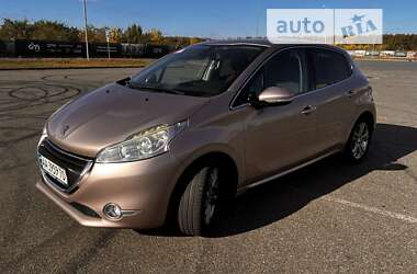 Хэтчбек Peugeot 208 2014 в Киеве