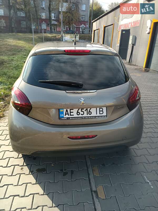 Хетчбек Peugeot 208 2013 в Кам'янському