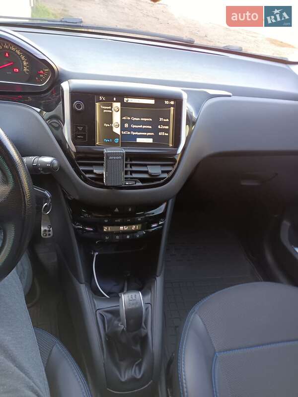 Хетчбек Peugeot 208 2013 в Кам'янському