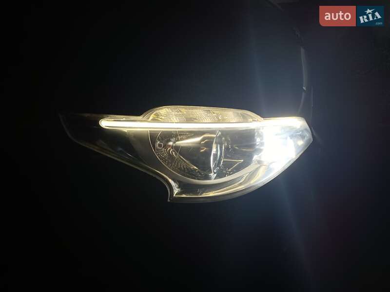 Хетчбек Peugeot 208 2013 в Кам'янському