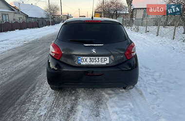 Хэтчбек Peugeot 208 2013 в Теофиполе