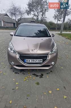 Хэтчбек Peugeot 208 2014 в Чемеровцах