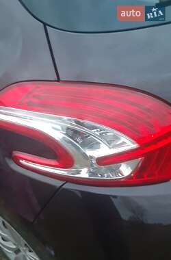 Хэтчбек Peugeot 208 2012 в 