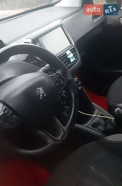 Хэтчбек Peugeot 208 2012 в 