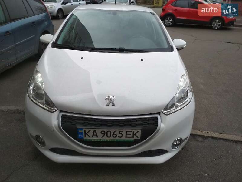 Хетчбек Peugeot 208 2013 в Києві