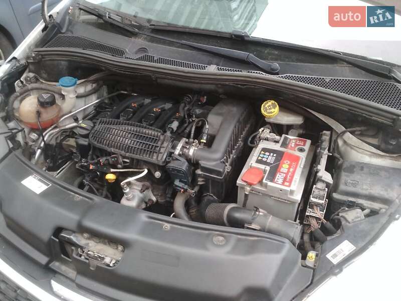 Хетчбек Peugeot 208 2013 в Києві