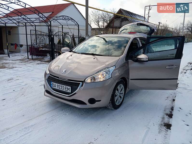 Хетчбек Peugeot 208 2013 в Любашівці