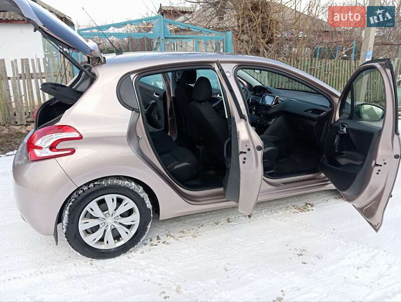 Хетчбек Peugeot 208 2013 в Любашівці