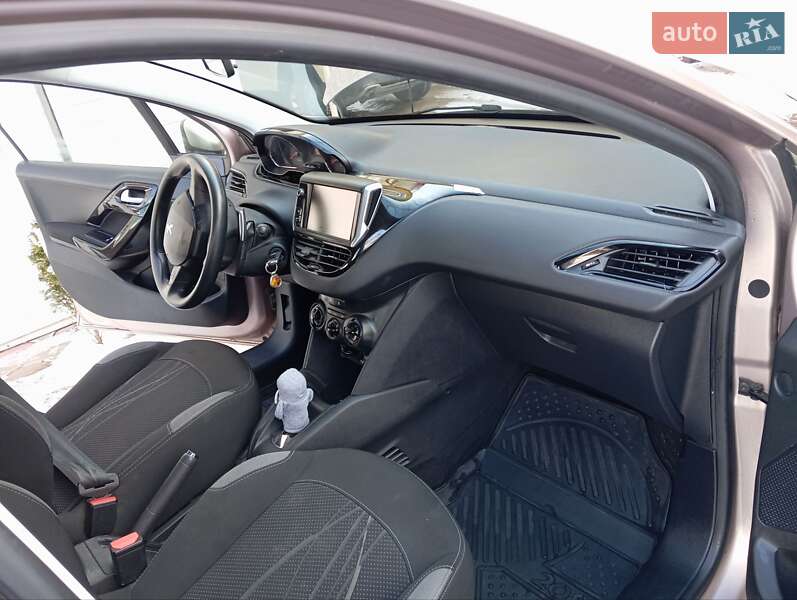 Хетчбек Peugeot 208 2013 в Любашівці