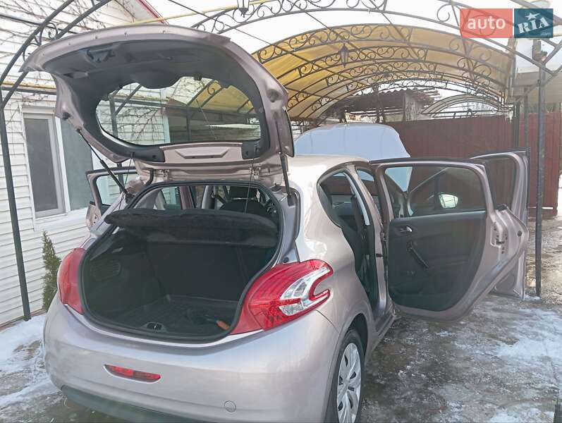 Хетчбек Peugeot 208 2013 в Любашівці