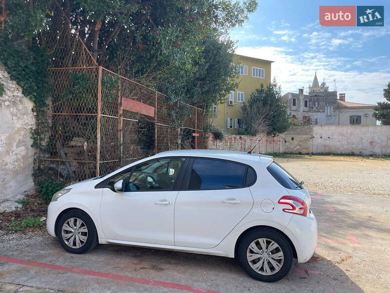 Peugeot 208 2013