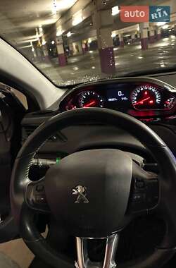 Хэтчбек Peugeot 208 2013 в 