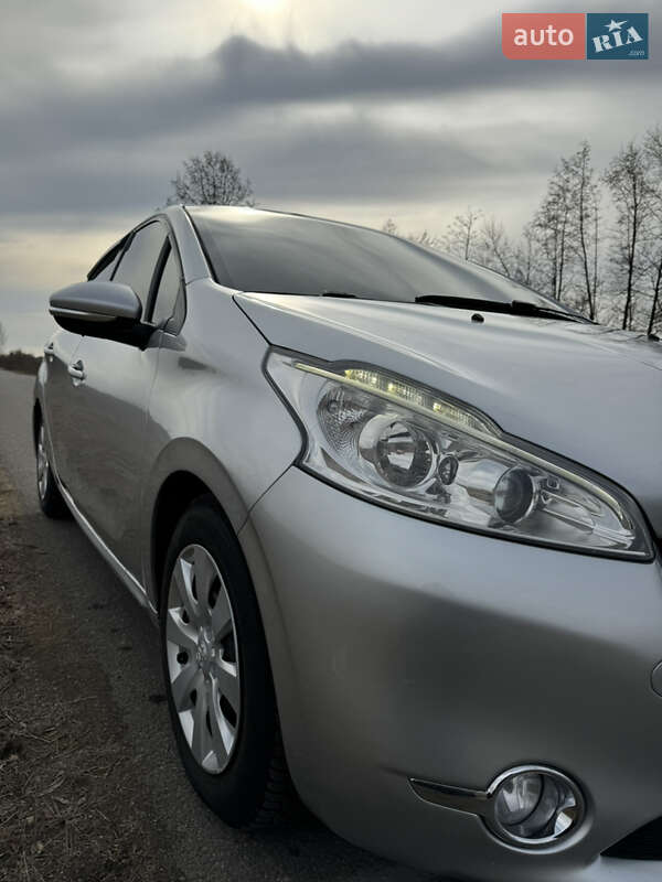 Хэтчбек Peugeot 208 2013 в Овруче