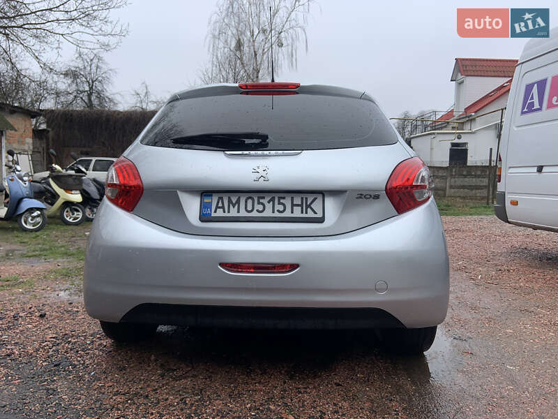 Хэтчбек Peugeot 208 2013 в Овруче